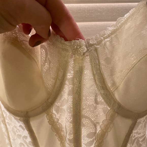 Vintage Lace Bustier - Picture 4 of 5